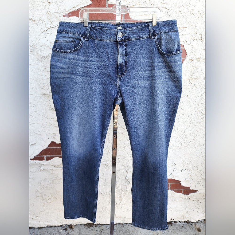 New 24W women LEE RIDERS blue straight stretch jean - 31" INSEAM